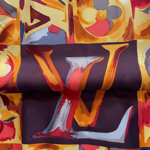Authentic Louis Vuitton silk scarf - Picture 7 of 14